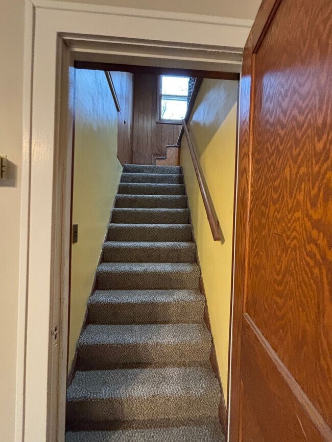 Building Photo - Charming Hilltop Home with Stunning City Views