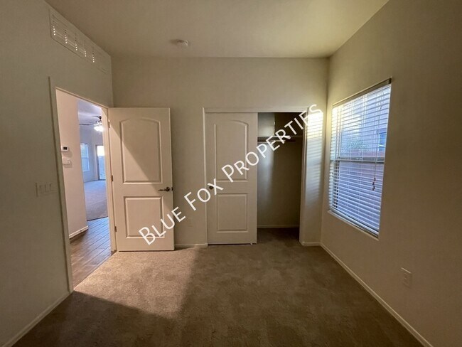 Building Photo - 8721 N Black Pine Dr