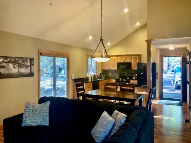 Building Photo - Sunriver Retreat - 2 Cedar Lane