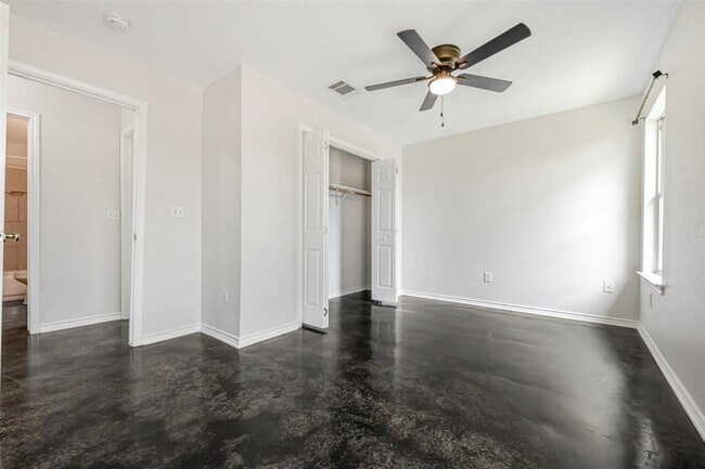 Building Photo - 613 Broken Bow Dr