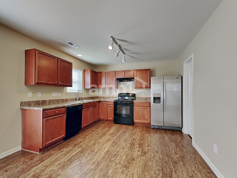 Building Photo - 5963 Odenton Ln