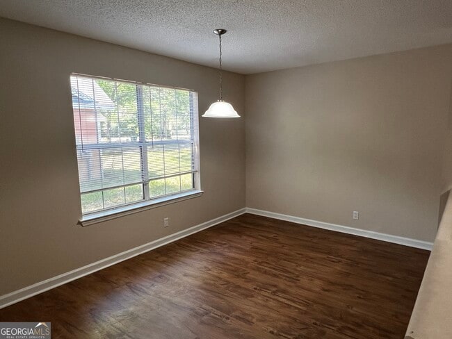 Building Photo - 105 Baytree Ct