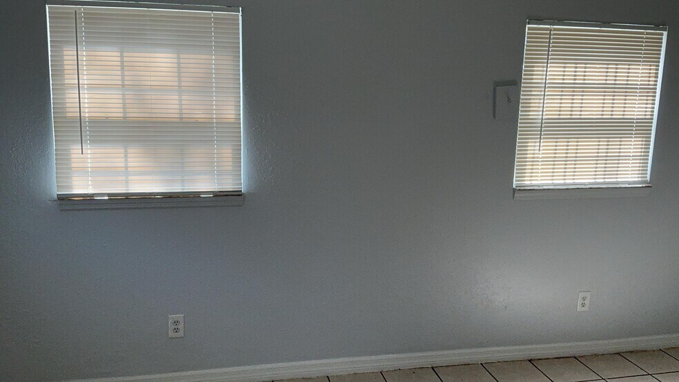 Building Photo - 1306 Carlsbad Pl