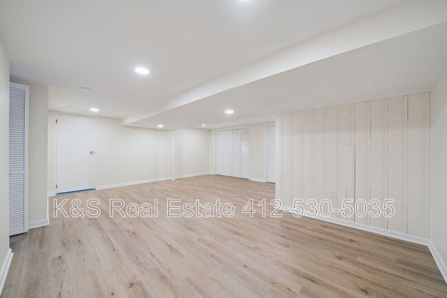 Building Photo - 535 Hickory Dr