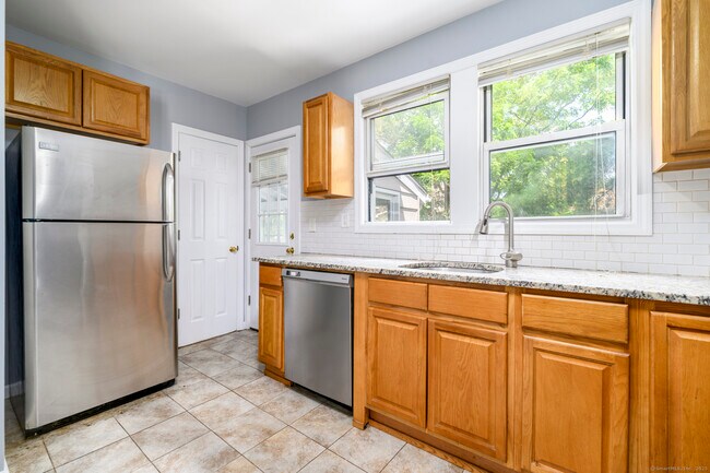 Building Photo - 25 Puritan Ln