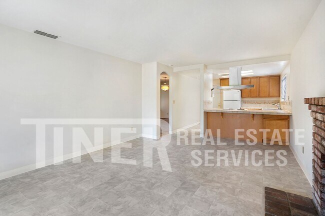 Building Photo - 3000 Nikol St