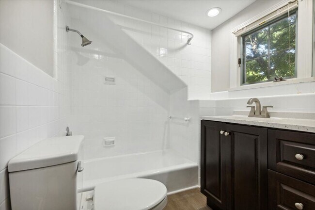 Building Photo - 3 Bedroom / 2.5 Bath House Available Now in Harleysville