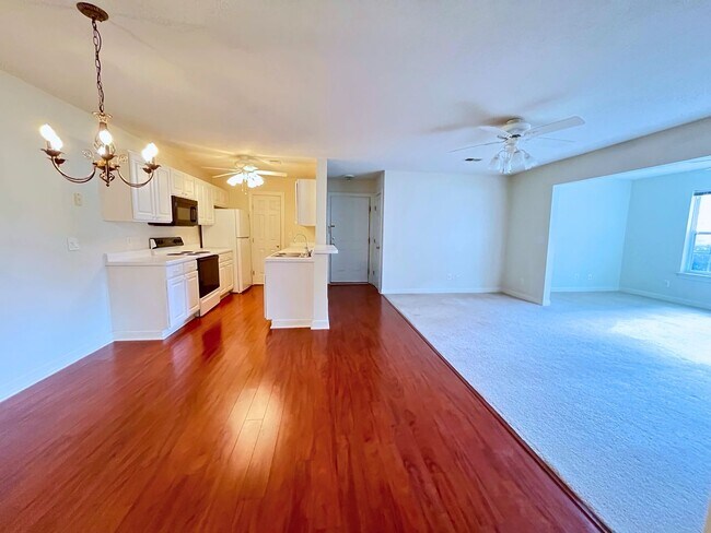 Building Photo - Ground Floor 3 Bedroom, 2 Bath Condo Available Now in Murrells Inlet!