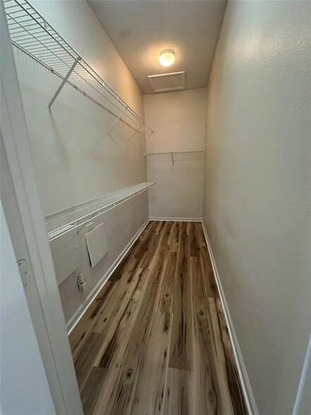 Building Photo - 14757 Wake Robin Dr