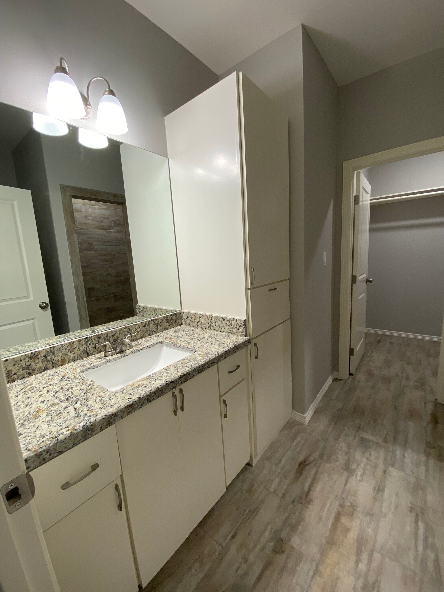 Building Photo - 1406 W Heritage Dr