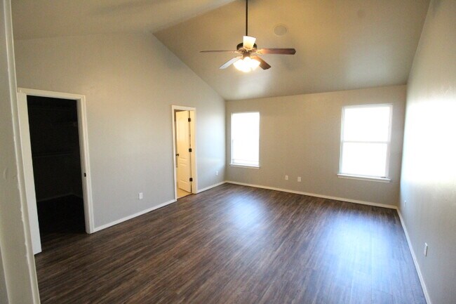 Building Photo - 12221 Biltmore Dr