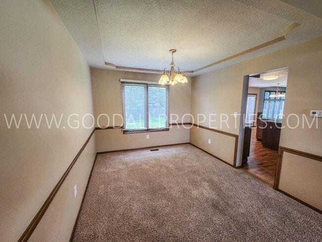 Building Photo - Executive 4 Bedroom Home in West Des Moine...