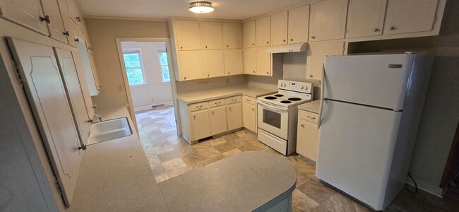 Building Photo - Nice private ranch in the woods