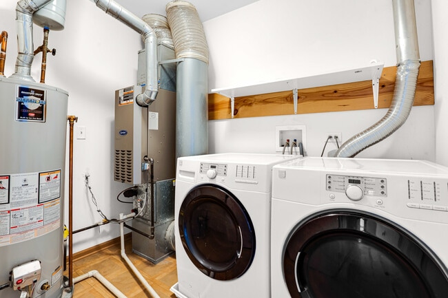 Building Photo - 24135 Walnut Cir