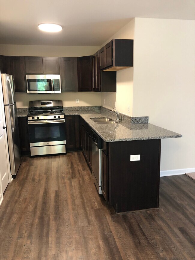 Building Photo - 8171 Promenade Dr