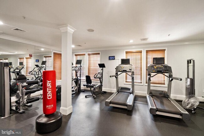 Building Photo - 2465 Army Navy Dr