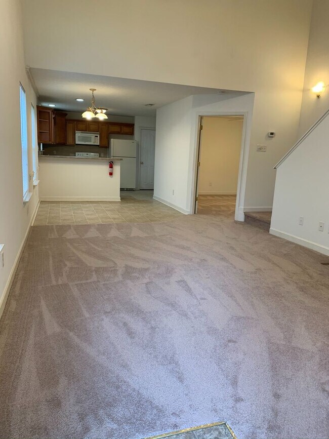 Primary Photo - 205 Clusters Cir