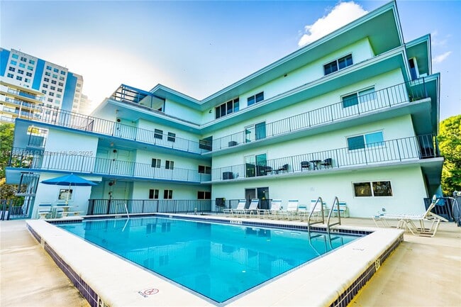 Building Photo - 2539 S Bayshore Dr