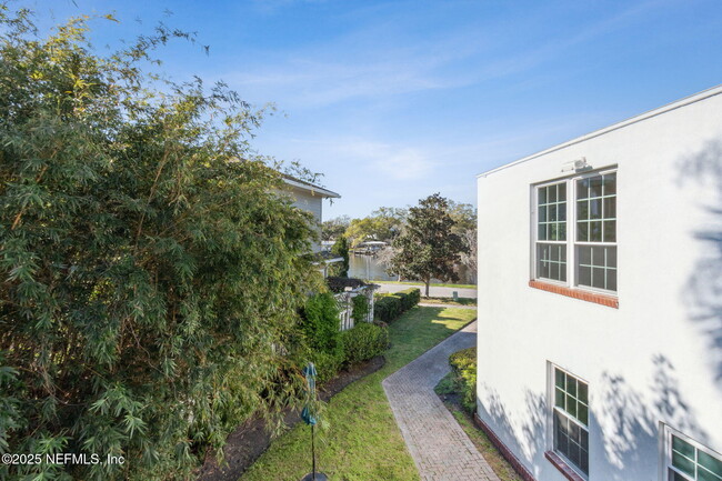 Building Photo - 1815 Largo Rd