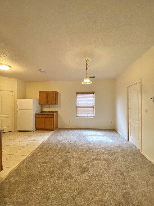 Building Photo - 4BR - PLUS LOFT and 3 CAR GARAGE