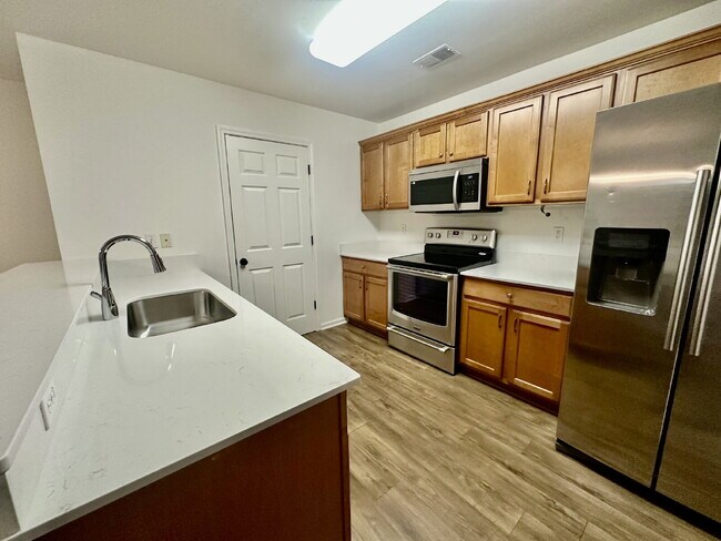 Building Photo - Four Bedroom, End Unit Townhome in the Farm!