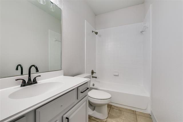Building Photo - 4328 Oak Bluff Ln