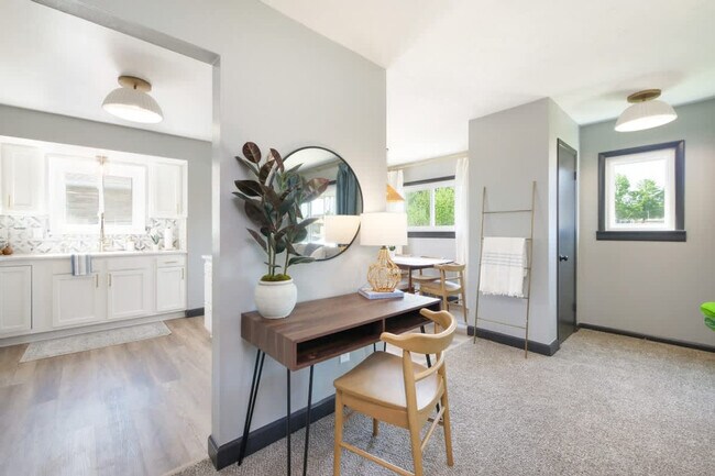 Building Photo - 8910 Cambridge Dr