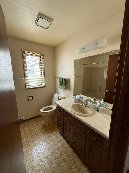 Building Photo - 510 S Kensington Dr