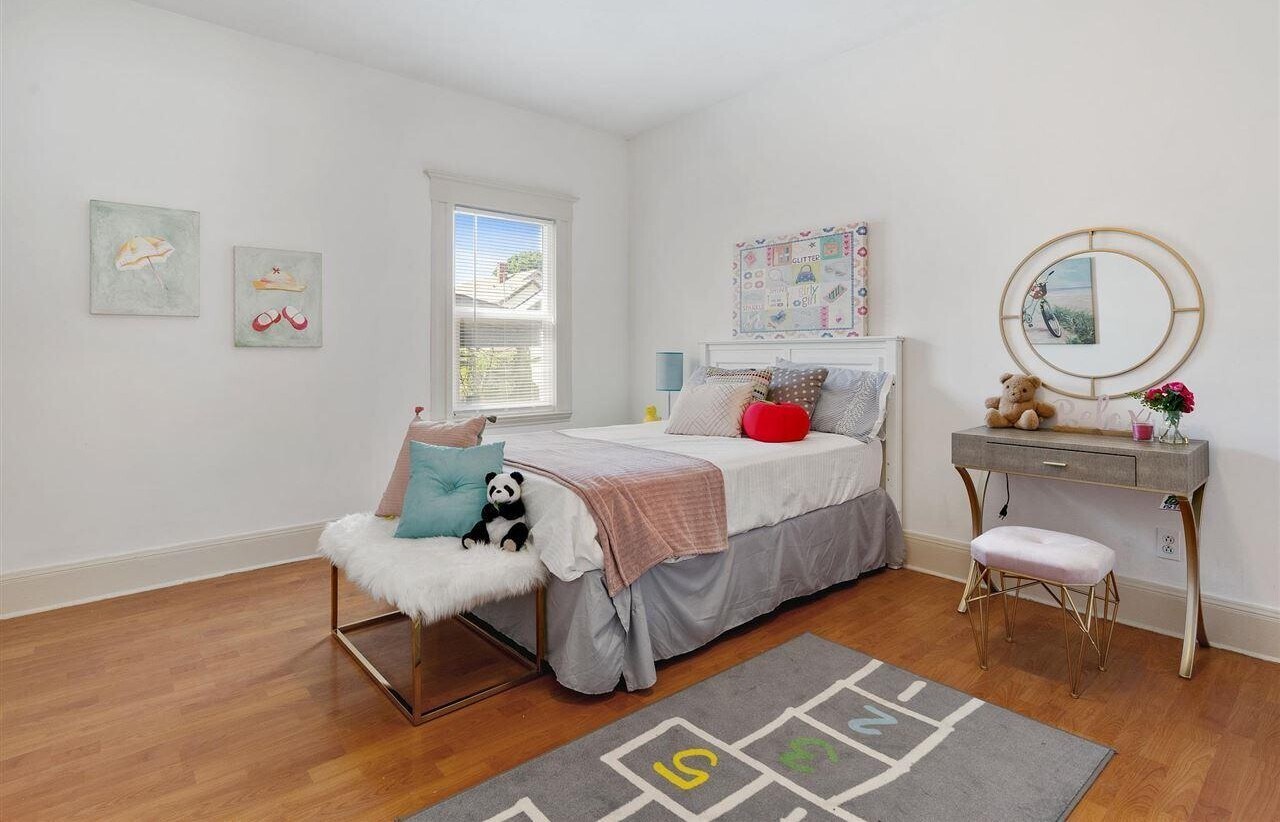 Building Photo - 4076 Santa Rita St