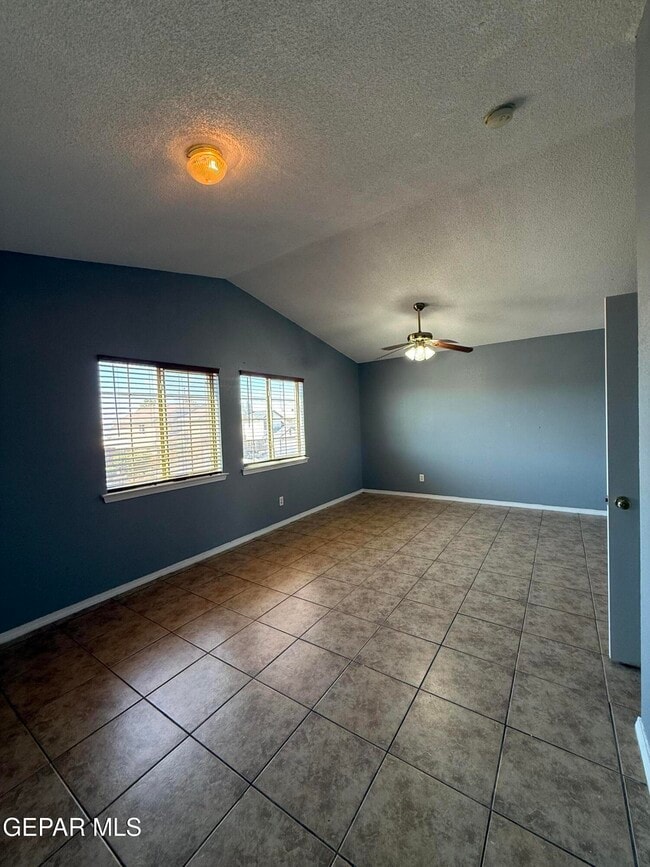 Building Photo - 14157 Tierra Delfin Dr