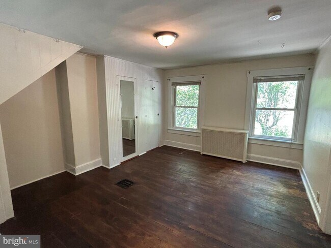 Building Photo - 1503 W Washington St