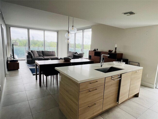 Building Photo - 16385 Biscayne Blvd