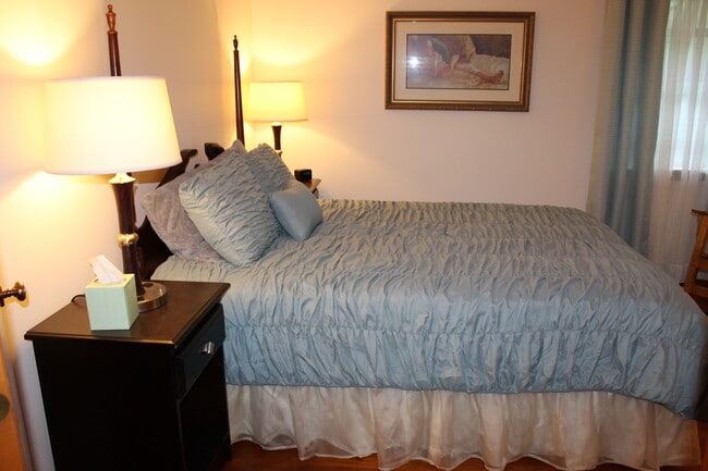 Bedroom 2 with queen bed - 133 Rockdale Ave