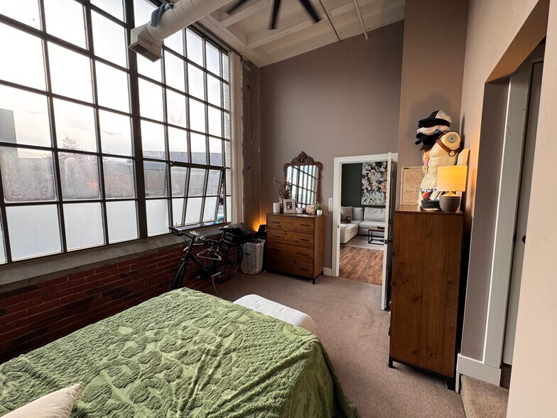 Building Photo - 611 N Park Ave