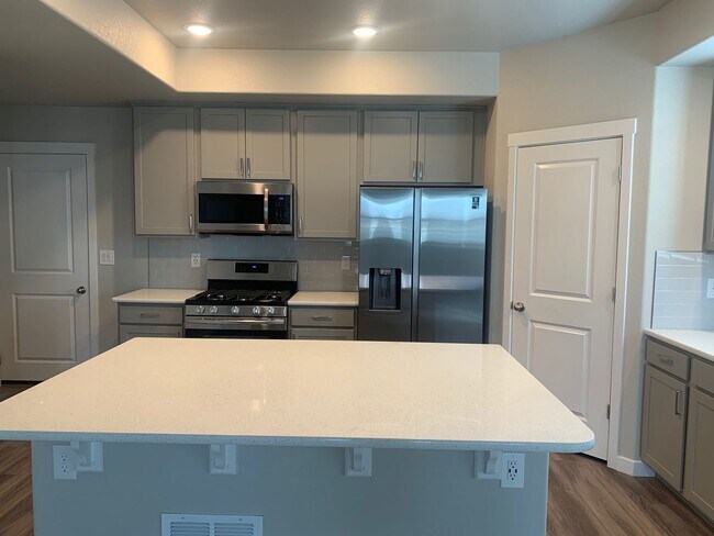 Building Photo - NEWER CONSTRUCTION 4 BEDROOM HOME LOCATED in the NOOK at Shilo Ranch