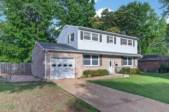 Building Photo - 33 Tanglewood Dr