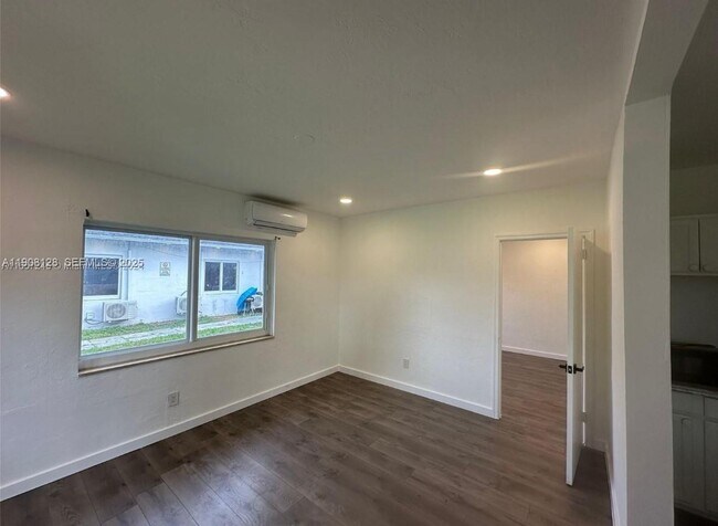 Building Photo - 17175 NE 19th Ave