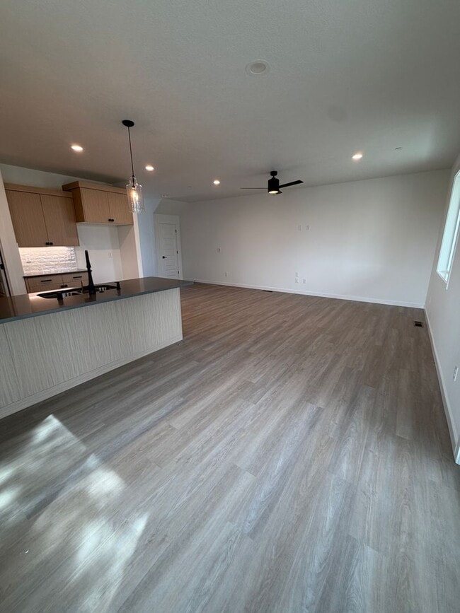 Building Photo - 6398 Melby Way NE