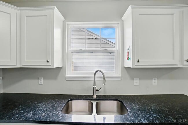 Building Photo - 720 Diamond Loop