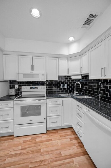 Building Photo - 2017 Santiago Way S