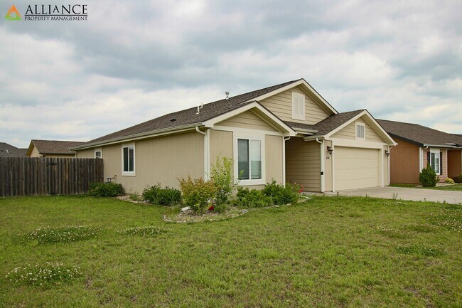 Building Photo - Beautiful Home on Corner Lot!