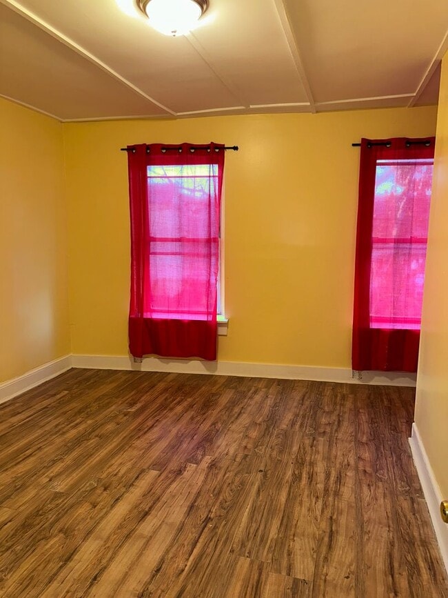 Building Photo - Spacious Home for Rent! Partially Finished...