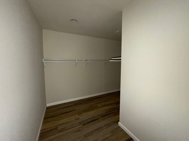 Building Photo - 5909 Cates Ave