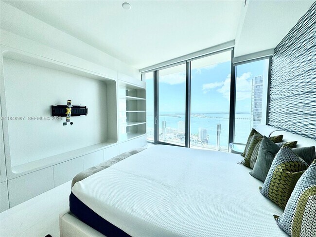 Building Photo - 300 Biscayne Blvd Way