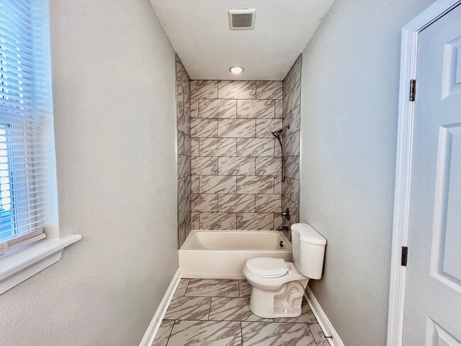 Building Photo - Gorgeous 4 bedroom 3 bath new construction...