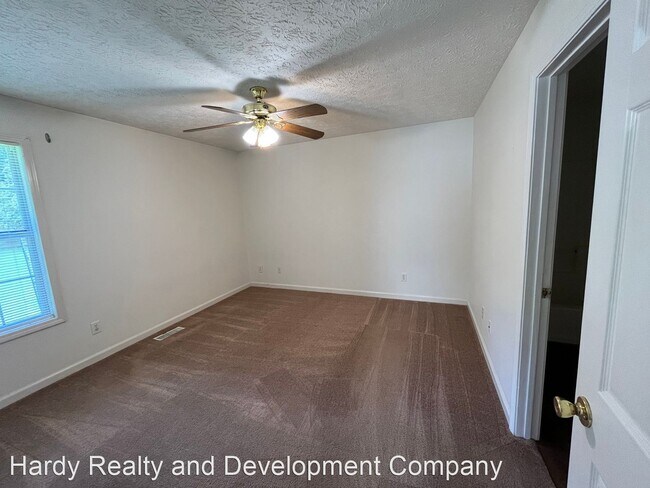 Building Photo - 3 br, 2 bath House - 110 Oakwood Street