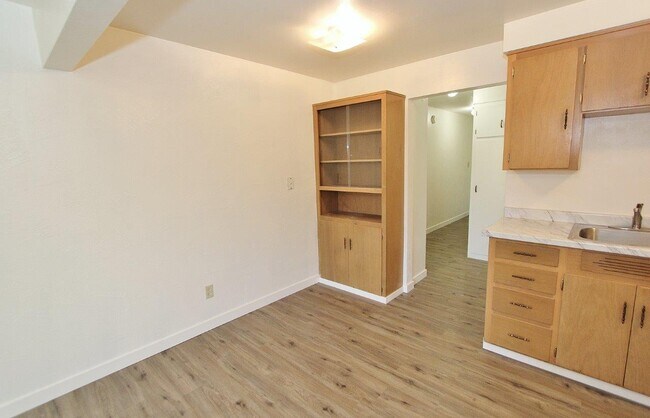 Building Photo - 1407 Ellis Ave