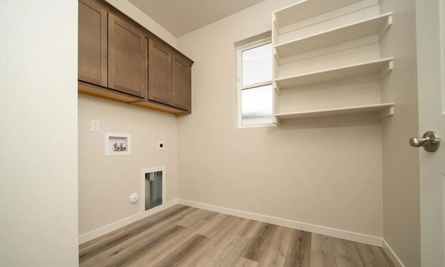 Building Photo - 2452 Park Vista St