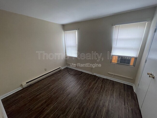 Building Photo - 400 E Northern Blvd