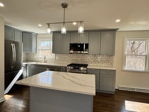 Building Photo - 197 Brook St